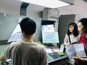 从纸张到新知 文化产业管理学院师生沉浸式体验印刷全流程赋能教育新落点